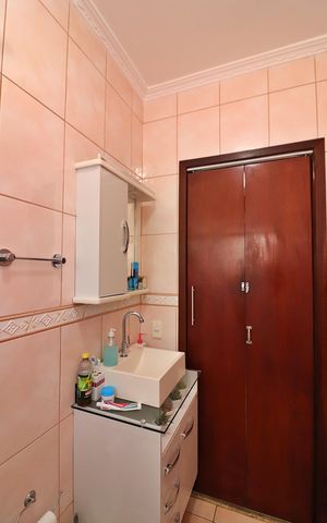 Casa à venda com 145m², 3 quartos e 2 vagasBanheiro Social