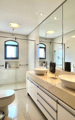 Apartamento à venda com 225m², 3 quartos e 3 vagasBanheiro da Suíte
