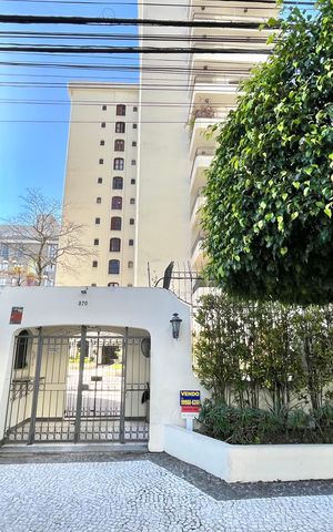Apartamento à venda com 225m², 3 quartos e 3 vagasFachada