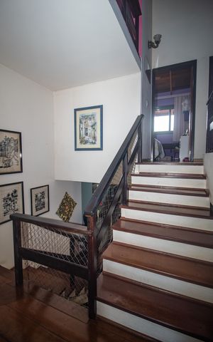 Casa à venda com 280m², 4 quartos e 3 vagas Casa à venda com 280m², 4 quartos e 3 vagasCorredor