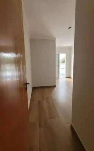 Casa à venda com 220m², 2 quartos e 2 vagas Casa à venda com 220m², 2 quartos e 2 vagasQuarto