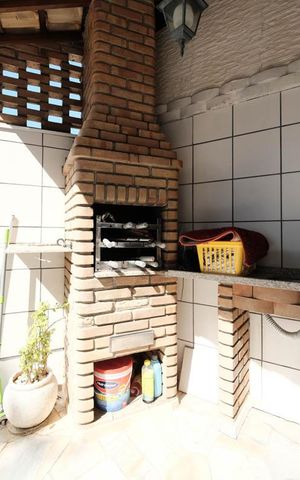 Casa à venda com 250m², 4 quartos e 4 vagasPiscina