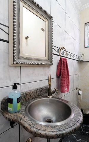 Casa à venda com 250m², 4 quartos e 4 vagasLavabo