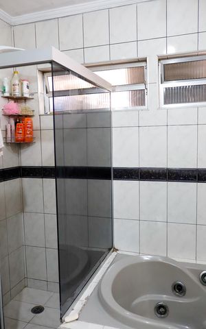 Casa à venda com 151m², 4 quartos e 3 vagas Casa à venda com 151m², 4 quartos e 3 vagasBanheiro da Suíte 2