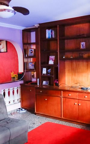 Casa à venda com 151m², 4 quartos e 3 vagas Casa à venda com 151m², 4 quartos e 3 vagasSala