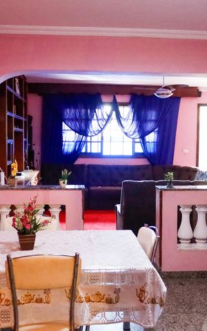 Casa à venda com 151m², 4 quartos e 3 vagas Casa à venda com 151m², 4 quartos e 3 vagasSala