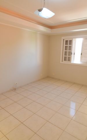 Casa à venda com 270m², 3 quartos e 3 vagasSuíte