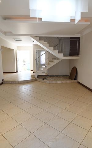 Casa à venda com 270m², 3 quartos e 3 vagasSala 1