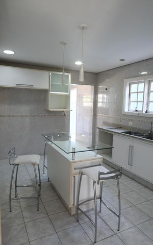 Casa à venda com 270m², 3 quartos e 3 vagasCozinha