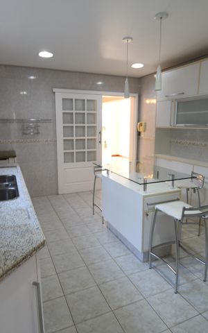Casa à venda com 270m², 3 quartos e 3 vagasCozinha