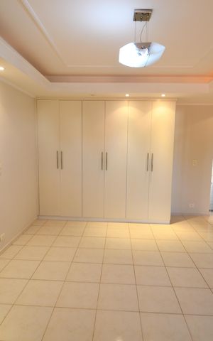 Casa à venda com 270m², 3 quartos e 3 vagasSuíte