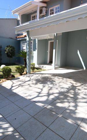 Casa à venda com 270m², 3 quartos e 3 vagasGaragem