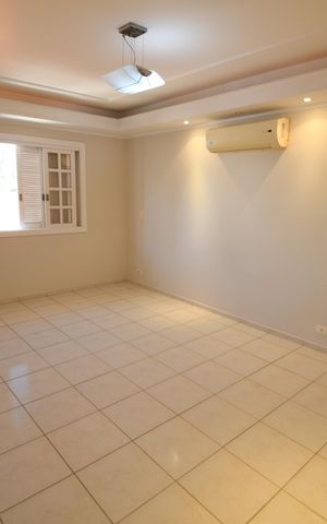 Casa à venda com 270m², 3 quartos e 3 vagasSuíte