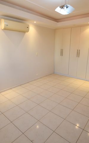 Casa à venda com 270m², 3 quartos e 3 vagasSuíte