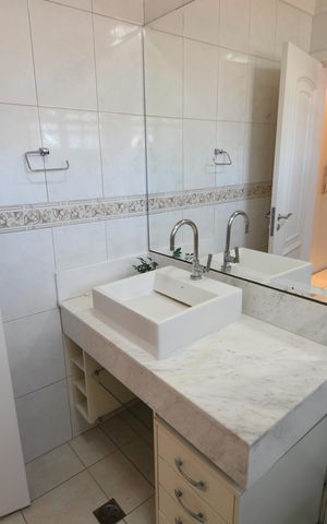 Casa à venda com 270m², 3 quartos e 3 vagasBanheiro da Suíte