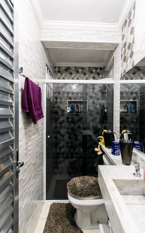 Casa à venda com 200m², 4 quartos e 1 vaga Casa à venda com 200m², 4 quartos e 1 vagaCasa 1 - Banheiro Social