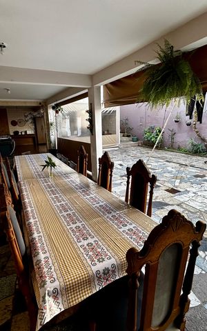 Casa à venda com 500m², 6 quartos e 3 vagas Casa à venda com 500m², 6 quartos e 3 vagasChurrasqueira