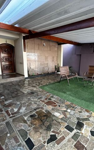 Casa à venda com 500m², 6 quartos e 3 vagas Casa à venda com 500m², 6 quartos e 3 vagasGaragem