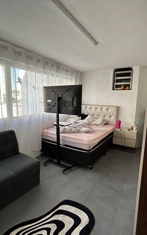 Casa à venda com 500m², 6 quartos e 3 vagas Casa à venda com 500m², 6 quartos e 3 vagasQuarto 4