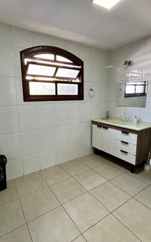 Casa à venda com 500m², 6 quartos e 3 vagas Casa à venda com 500m², 6 quartos e 3 vagasBanheiro da Suíte 1