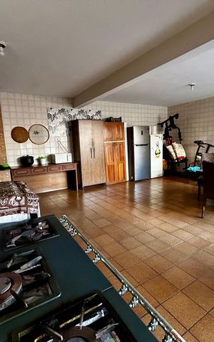 Casa à venda com 500m², 6 quartos e 3 vagas Casa à venda com 500m², 6 quartos e 3 vagasChurrasqueira