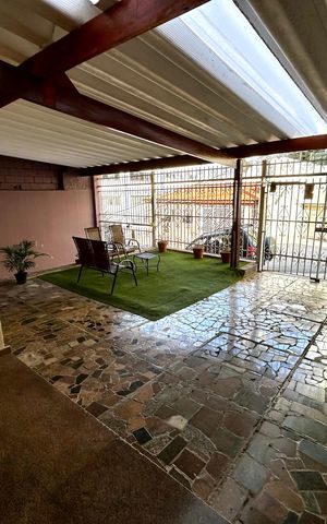 Casa à venda com 500m², 6 quartos e 3 vagas Casa à venda com 500m², 6 quartos e 3 vagasGaragem