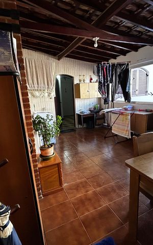 Casa à venda com 500m², 6 quartos e 3 vagas Casa à venda com 500m², 6 quartos e 3 vagasÁrea de Serviço