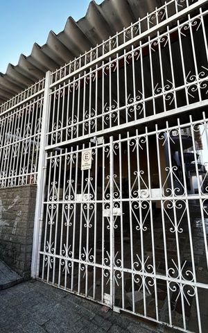 Casa à venda com 500m², 6 quartos e 3 vagas Casa à venda com 500m², 6 quartos e 3 vagasFachada