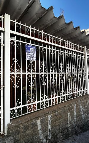 Casa à venda com 500m², 6 quartos e 3 vagas Casa à venda com 500m², 6 quartos e 3 vagasFachada