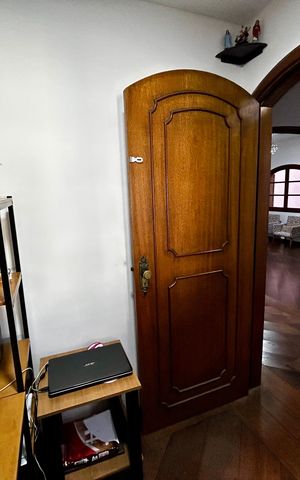 Casa à venda com 500m², 6 quartos e 3 vagas Casa à venda com 500m², 6 quartos e 3 vagasEscritório
