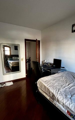 Casa à venda com 500m², 6 quartos e 3 vagas Casa à venda com 500m², 6 quartos e 3 vagasQuarto 2