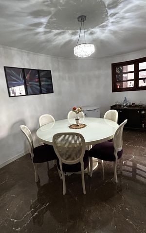 Casa à venda com 500m², 6 quartos e 3 vagas Casa à venda com 500m², 6 quartos e 3 vagasCopa