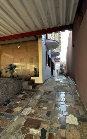 Casa à venda com 500m², 6 quartos e 3 vagas Casa à venda com 500m², 6 quartos e 3 vagasGaragem