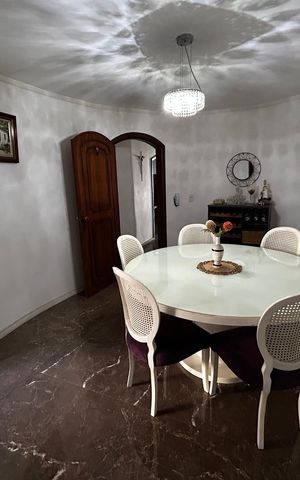 Casa à venda com 500m², 6 quartos e 3 vagas Casa à venda com 500m², 6 quartos e 3 vagasCopa