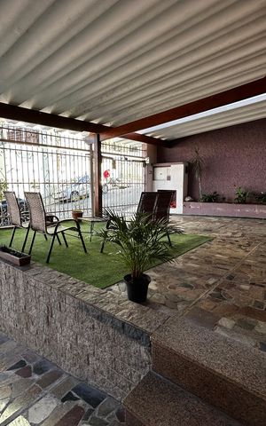 Casa à venda com 500m², 6 quartos e 3 vagas Casa à venda com 500m², 6 quartos e 3 vagasGaragem