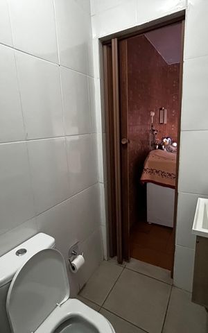 Casa à venda com 500m², 6 quartos e 3 vagas Casa à venda com 500m², 6 quartos e 3 vagasBanheiro 2