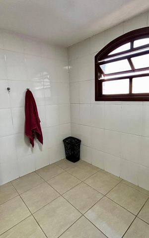Casa à venda com 500m², 6 quartos e 3 vagas Casa à venda com 500m², 6 quartos e 3 vagasBanheiro da Suíte 1