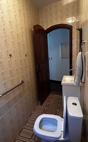 Casa à venda com 500m², 6 quartos e 3 vagas Casa à venda com 500m², 6 quartos e 3 vagasBanheiro 1