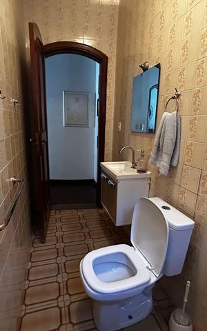 Casa à venda com 500m², 6 quartos e 3 vagas Casa à venda com 500m², 6 quartos e 3 vagasBanheiro 1