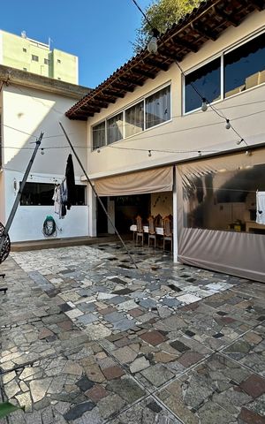 Casa à venda com 500m², 6 quartos e 3 vagas Casa à venda com 500m², 6 quartos e 3 vagasChurrasqueira