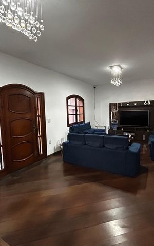 Casa à venda com 500m², 6 quartos e 3 vagas Casa à venda com 500m², 6 quartos e 3 vagasSala