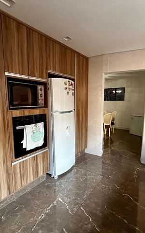 Casa à venda com 500m², 6 quartos e 3 vagas Casa à venda com 500m², 6 quartos e 3 vagasCozinha