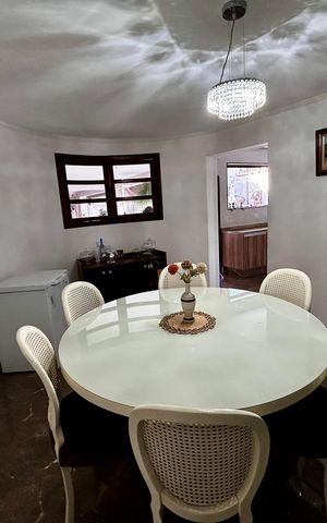 Casa à venda com 500m², 6 quartos e 3 vagas Casa à venda com 500m², 6 quartos e 3 vagasCopa