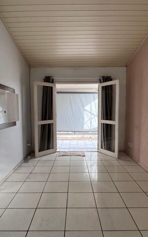 Casa à venda com 210m², 4 quartos e 1 vaga Casa à venda com 210m², 4 quartos e 1 vagaSala