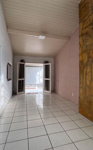 Casa à venda com 210m², 4 quartos e 1 vaga Casa à venda com 210m², 4 quartos e 1 vagaSala