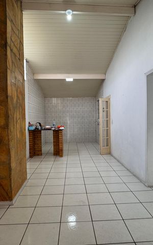 Casa à venda com 210m², 4 quartos e 1 vaga Casa à venda com 210m², 4 quartos e 1 vagaSala