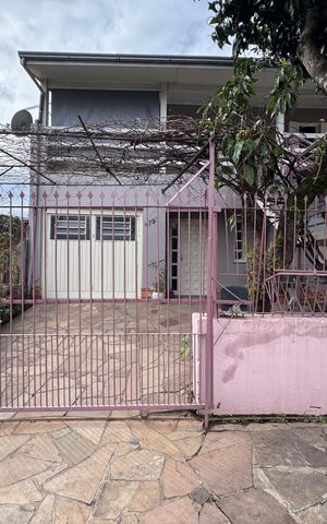 Casa à venda com 210m², 4 quartos e 1 vaga Casa à venda com 210m², 4 quartos e 1 vagaFachada