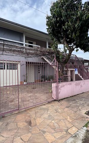 Casa à venda com 210m², 4 quartos e 1 vaga Casa à venda com 210m², 4 quartos e 1 vagaFachada