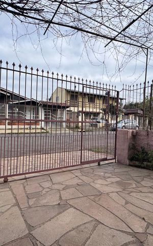 Casa à venda com 210m², 4 quartos e 1 vaga Casa à venda com 210m², 4 quartos e 1 vagaFachada