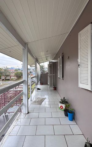 Casa à venda com 210m², 4 quartos e 1 vaga Casa à venda com 210m², 4 quartos e 1 vagaVaranda
